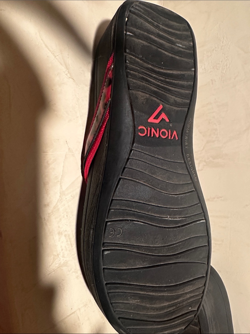 Red Accent Black Platform Flip Flops - Picture 4 of 8